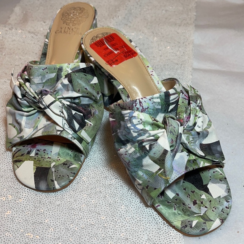 New Vince Camuto Sharrey Slides Size 8m - image 1